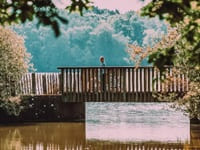 Installations et espaces de loisirs conviviaux au sein du camping