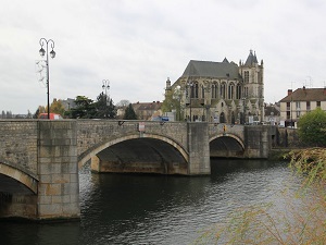 GR2 Walking from Montereau-Fault-Yonne (Seine-et-Marne) to Paris (Ile-de-France) 3