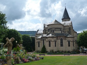 GR30 Around Auvergne volcanoes and lakes (Puy-de-Dome) 3