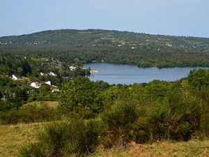 GR30 Around Auvergne volcanoes and lakes (Puy-de-Dome) 4