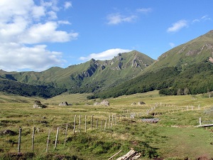 GR30 Around volcanoes and lakes of Auvergne (Puy-de-Dome) 7