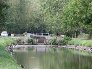 GR303 Hiking from Neris-les-Bains to Montcombroux-les-Mines (Allier) 3