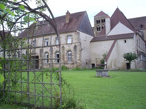 GR303 Hiking from Neris-les-Bains to Montcombroux-les-Mines (Allier) 6