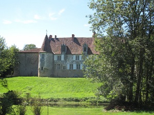 GR4 Hiking from Mouthiers-sur-Boeme (Charente) to Cussac (Haute-Vienne) 5