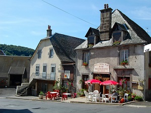 GR4 Hiking from Egliseneuve-d'Entraigues (Puy-de-Dome) to St Flour (Cantal) 3