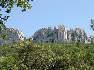 GR4 Hiking from Mondragon (Vaucluse) to Simiane-la-Rotonde (Alpes-de-Haute-Provence) 4