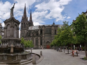 GR®89 Randonnée de Clermont-Ferrand (Puy-de-Dôme) à Sail-sous-Couzan (Loire) 3