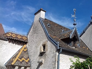 Hiking on Grands Crus trail from Dijon to Santenay (Cote-d'Or) 3