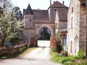 Hiking on Grands Crus trail from Dijon to Santenay (Cote-d'Or) 7