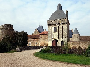 Hiking on the GR de Pays des Marches de Gatine (Deux-Sevres, Vienne) 6