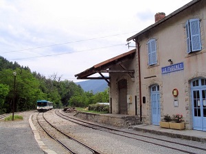 Hiking from Entrevaux to Thoard (Alpes-de-Haute-Provence). Pre-Alps Great Crossing.