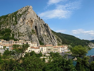 Hiking from Entrevaux to Thoard (Alpes-de-Haute-Provence, Hautes-Alpes). Pre-Alps Great Crossing.