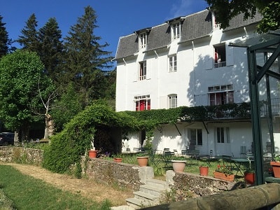 L'Etoile Maison d'hôtes se situe à La Bastide-Puylaurent entre la Lozère, l'Ardèche et les Cévennes dans les montagnes du Sud de la France.