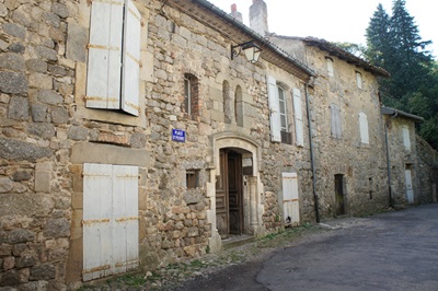 1 Le village et l'architecture de Génolhac dans le Gard (Occitanie)