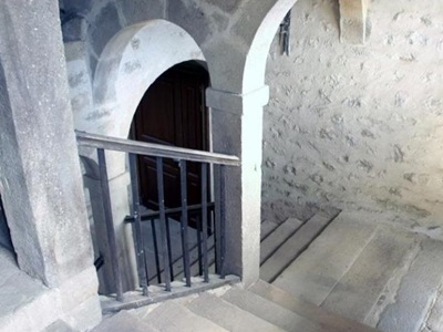 3 Le vieux château de Jaujac aux bords du Lignon en Ardèche (Auvergne-Rhône-Alpes)