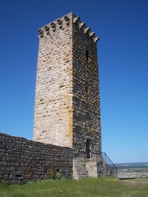 Le château médiéval de La Garde-Guérin en Lozère 1