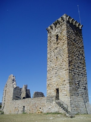Le château médiéval de La Garde-Guérin en Lozère 2