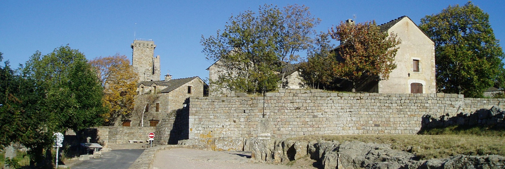 La restauration du village médiéval de La Garde-Guérin en Lozère