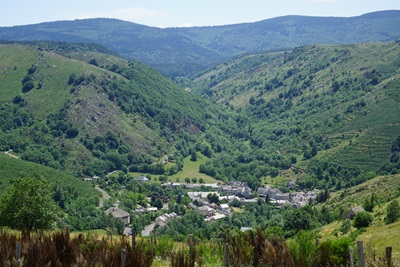 2 Le Pont-de-Montvert est situé en Lozère (Occitanie) entre Génolhac, Le Bleymard, Barre des Cévennes et Florac, au pied du Mont Lozère, sur le Chemin Stevenson GR®70, aux bords du Tarn.