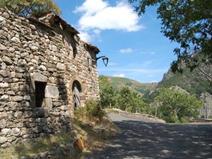 Randonnée pédestre en boucle de 16,5km au départ des Vans en Ardèche 1
