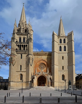 La cathédrale Notre-Dame-et-St-Privat en Lozère 2